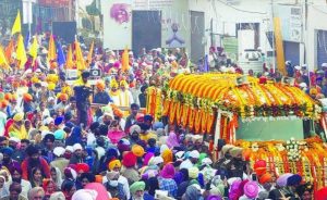 Read more about the article श्री गुरुनानक देव जी के 551 वें प्रकाशोत्सव पर पंजाबभर में गुरुद्वारों में उमड़ी संगत, जगह-जगह संगत द्वारा लंगरों का आयोजन