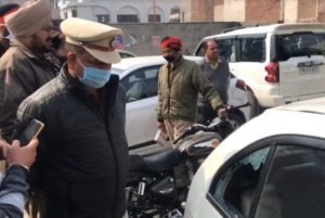 Read more about the article जालंधर में कार का शीशा तोड़ लाखों का सामान चुरा ले गए लुटेरे