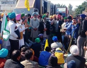 Read more about the article अब किसानों ने रुकवाई बॉबी देओल की फिल्म की शूटिंग, धर्मेंद्र व हेमा मालिनी को लेकर कही ये बात