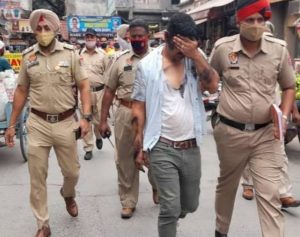 Read more about the article फगवाड़ा में स्कूल टीचर पर छात्रा को अश्लील वीडियो दिखा छेड़छाड़ का लगा आरोप , गुस्साए परिजनों ने कर दी कर दी पिटाई