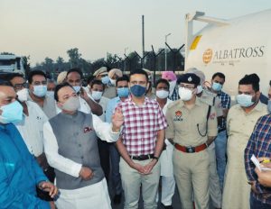 Read more about the article जालंधर पहुंची ‘ऑक्सीजन एक्सप्रेस’ , 4 जिलों में बांटी जाएगी 40 मीट्रिक टन ऑक्सीजन