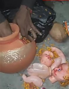 Read more about the article जालंधर में रात को श्मशान में जादू-टोना कर रहे तांत्रिक व उसके चेलों को गांव वालों ने पकड़ कर कर दी धुनाई