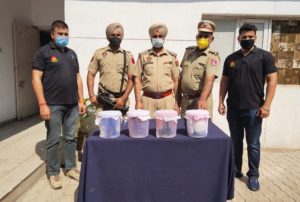 Read more about the article पंजाब पुलिस के हाथ लगी बड़ी सफलता, गैंगस्टर गैवी के पांच साथी गिरफ्तार, हेरोइन व हथियार भी बरामद