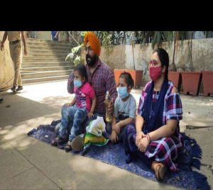 Read more about the article लुधियाना में पुलिस कमिश्नर दफ्तर के बाहर काराेबारी ने परिवार समेत किया आत्मदाह का प्रयास