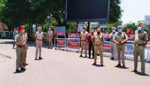 Read more about the article ऑपरेशन ब्लू स्टार की 37वीं बरसी पर कमिश्नरेट पुलिस हाई अलर्ट पर दिखी , नाकों पर खुद तैनात रहे अधिकारी