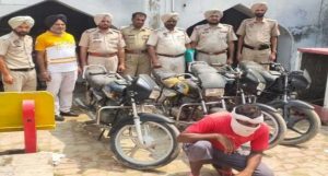 Read more about the article पुलिस मुलाज़िम का बेटा चोरी के 4 बाइक समेत हुआ गिरफ्तार