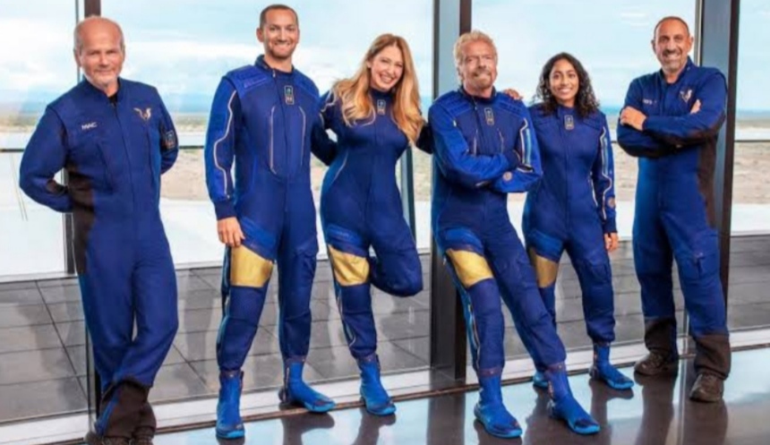 You are currently viewing अंतरिक्ष की सैर कर लौटे रिचर्ड ब्रेनसन, छह यात्रियों में एक भारत की बेटी भी