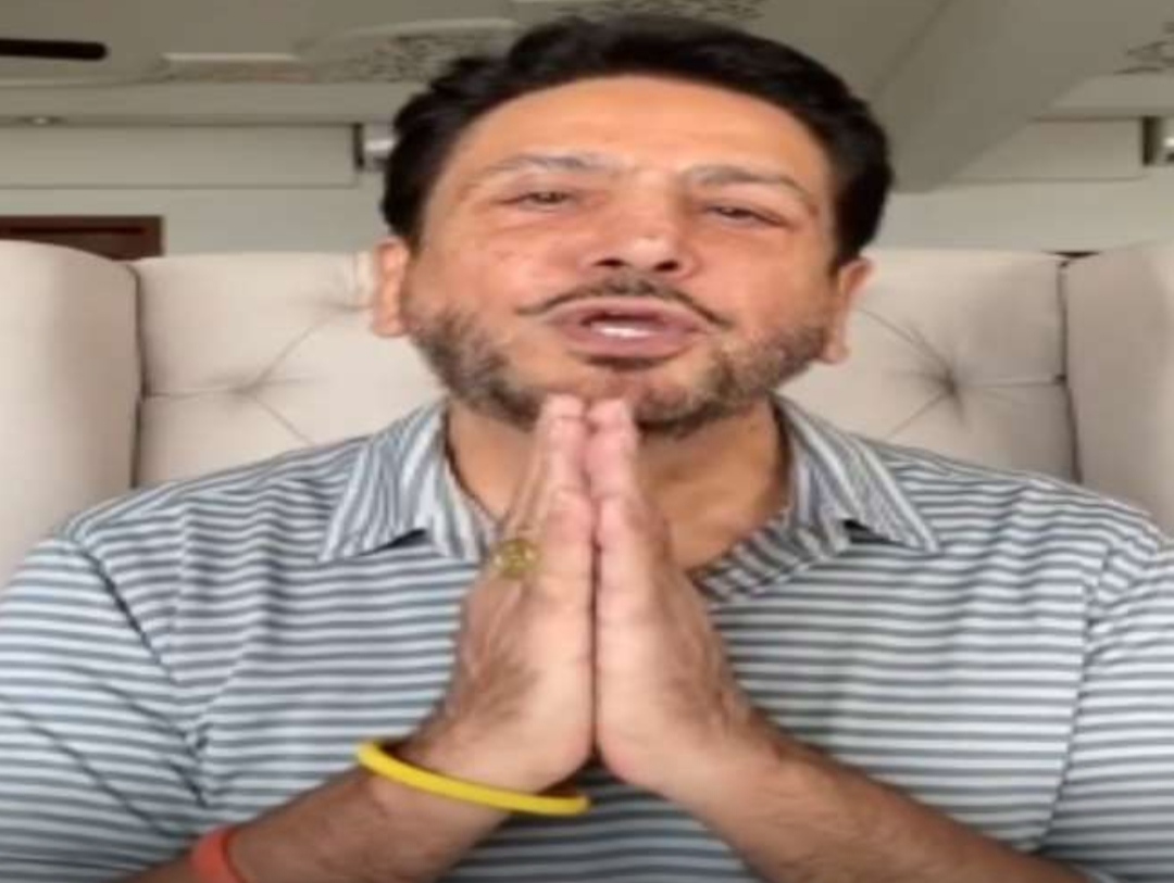 You are currently viewing विवाद के बाद गुरदास मान ने मांगी माफ़ी , उन्होंने माफ़ी मांगते हुए सोशल मीडिया पर वीडियो शेयर की