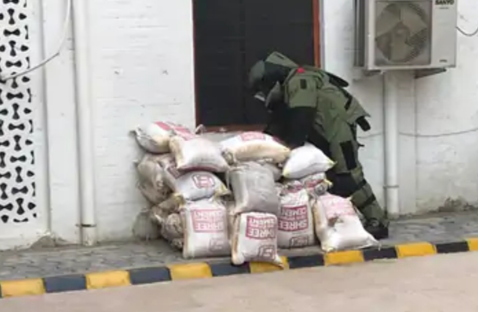 You are currently viewing जालंधर के रेलवे स्टेशन पर संदिग्ध बैग मिलने से मचा हड़कंप , बम निरोधक दस्ता पहुंचा मोके पर