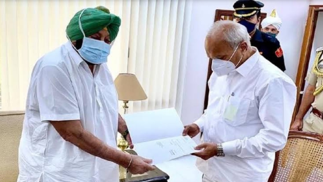 You are currently viewing बड़ी खबर : पंजाब के मुख्यमंत्री कैप्‍टन अमरिंदर सिंह ने सीएम पद से दिया इस्‍तीफा