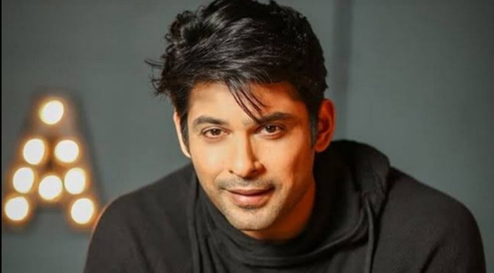 You are currently viewing बॉलीवुड को एक और झटका , अभिनेता और बिग बॉस-13 के विनर सिद्धार्थ शुक्ला का हार्ट अटैक से हुआ निधन