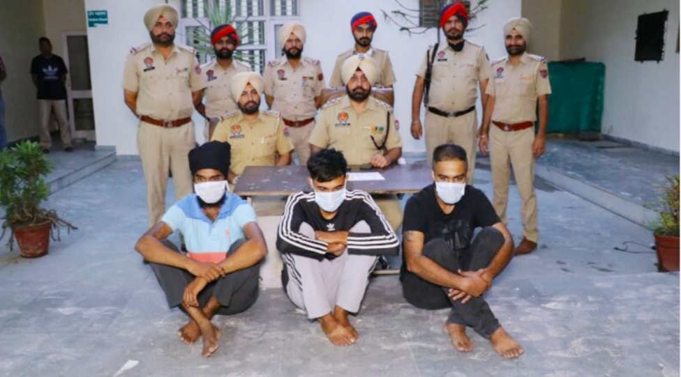 You are currently viewing जालंधर के गढ़ा में जूलरी शॉप में लूट की वारदात को अंजाम देने वाले आरोपियों को थाना न: 7 की पुलिस ने किया गिरफ्तार