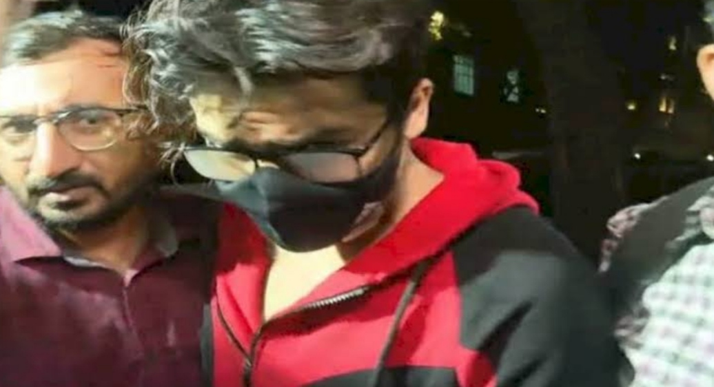 You are currently viewing क्रूज पर ड्रग्स पार्टी पर NCB ने की रेड , शाहरुख़ खान के बेटे आर्यन समेत 8 लोग हिरासत में, पूछताछ जारी