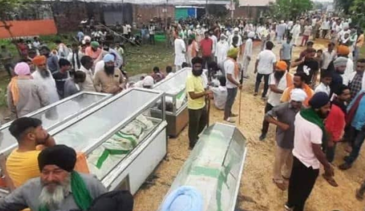 Read more about the article लखीमपुर में सरकार और किसानों के बीच हुआ समझौता , मृतकों के परिवार को 45 लाख, एक सदस्य को सरकारी नौकरी, 8 दिन में दोषियों की गिरफ्तारी का वादा