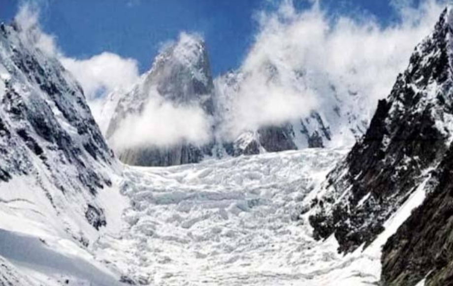 You are currently viewing उत्तराखंड के चमोली में हिमस्खलन की चपेट में नौसेना का दल , माउंट त्रिशूल पर हुआ हादसा , छह लोग लापता