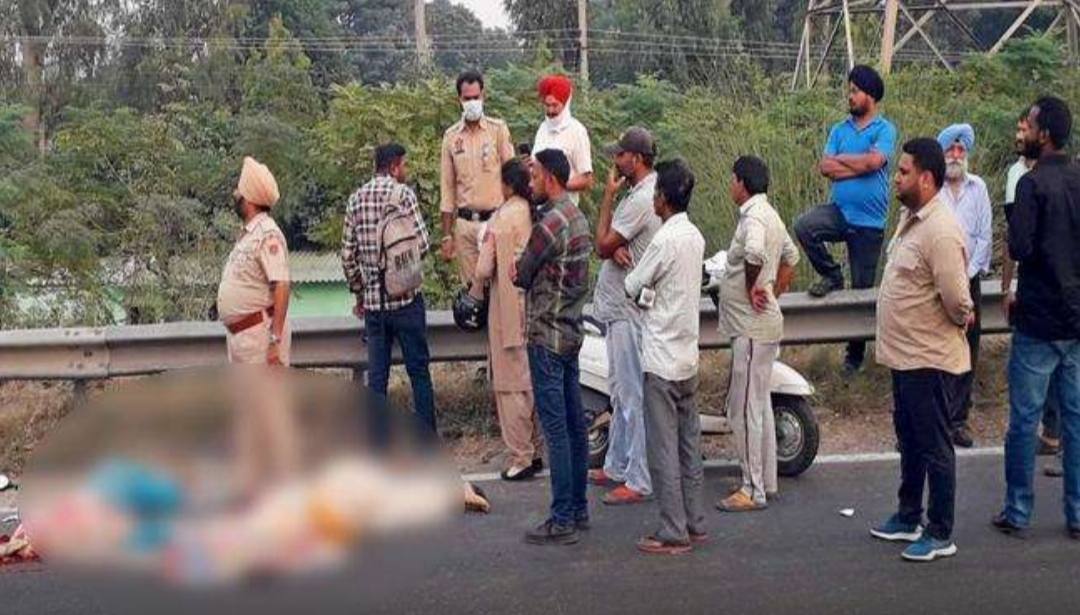 You are currently viewing जालंधर के चौगिट्टी फलाईओवर पर भयानक एक्सीडेंट , बेकाबू ट्रक की चपेट में आने से 2 महिलाओं की दर्दनाक मौत