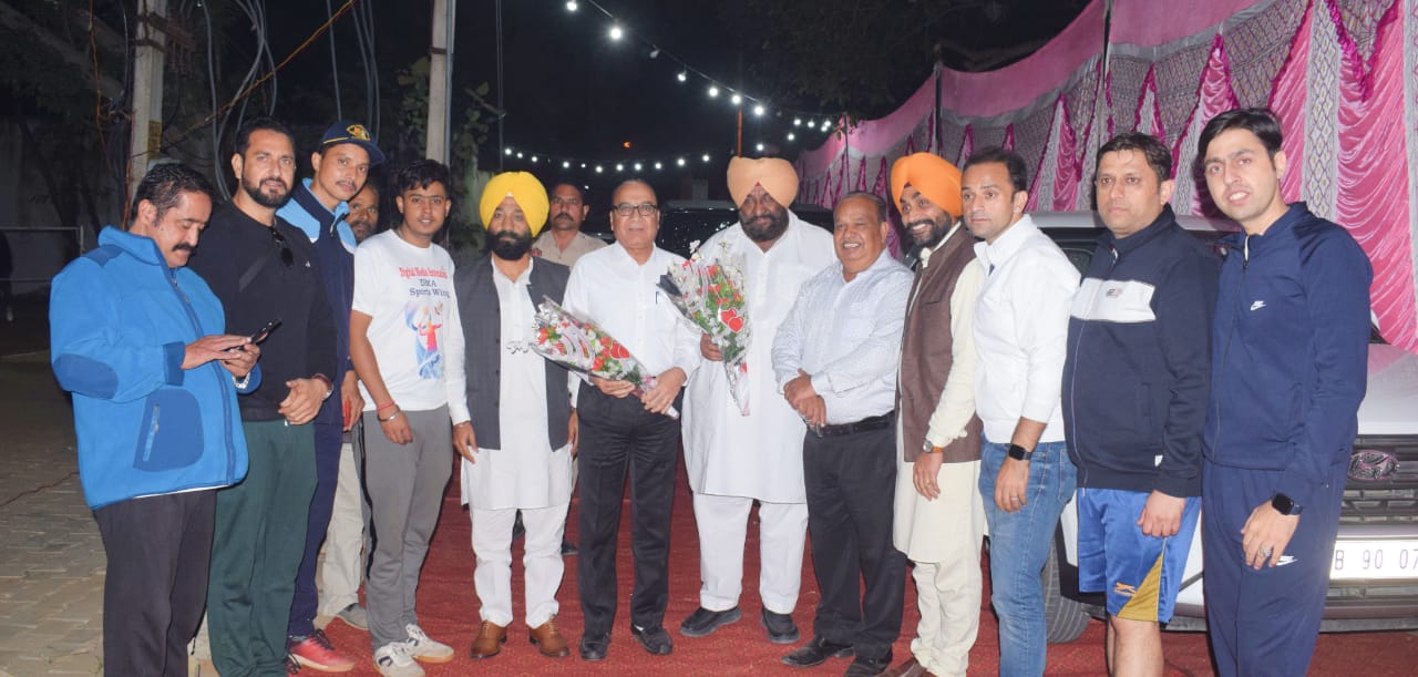 You are currently viewing एशियन बैडमिंटन क्लब 2020 की तरफ से ओपन बैडमिंटन डे एंड नाईट टूर्नामेंट का आयोजन बल्टन पार्क में करवाया गया