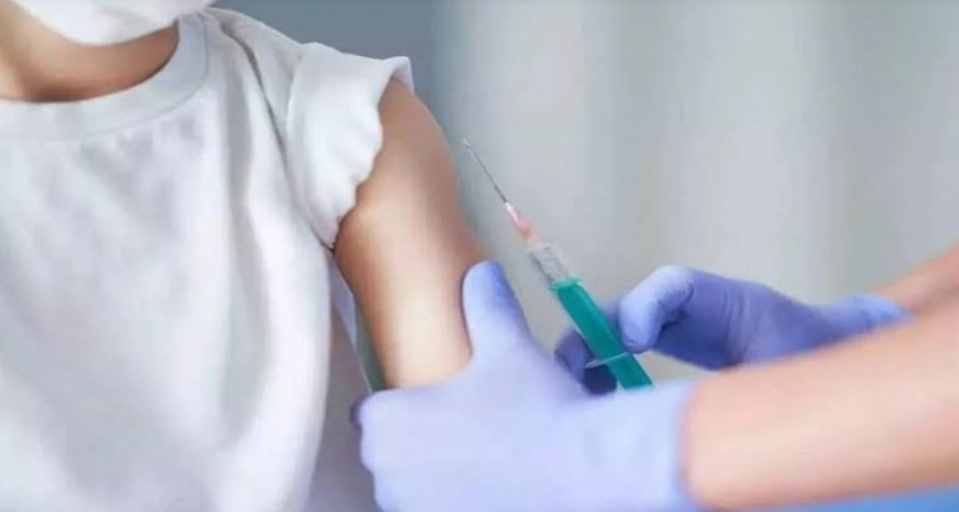 You are currently viewing बड़ी खबर : 15 से 18 वर्ष तक के किशोरों को सोमवार से लगेगा कोरोना का टीका