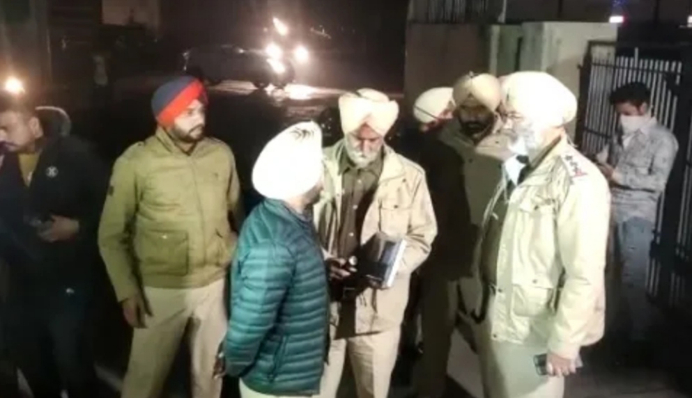 Read more about the article BIG NEWS : जालंधर में बस स्टैंड के पास बर्थडे पार्टी के दौरान हुई मारपीट में गोली मारकर युवक की हत्या, दो घायल