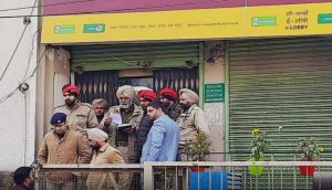 Read more about the article बड़ी खबर : जालंधर में दिनदहाड़े पॉश एरिया में स्तिथ PNB बैंक से 16 लाख की डकैती, हथियारबंद नकाबपोश लुटेरों ने दिया वारदात को अंजाम