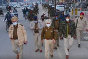 Read more about the article चुनाव के मद्देनजर जालंधर के माडल टाउन और साथ लगते इलाकों में पुलिस ने निकाला फ्लैग मार्च