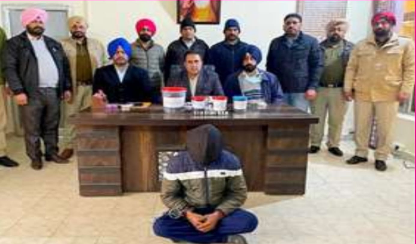 You are currently viewing पंजाब पुलिस की बड़ी कार्यवाही , आतंकियों से आरडीएक्स और एके -47 के कारतूस बरामद