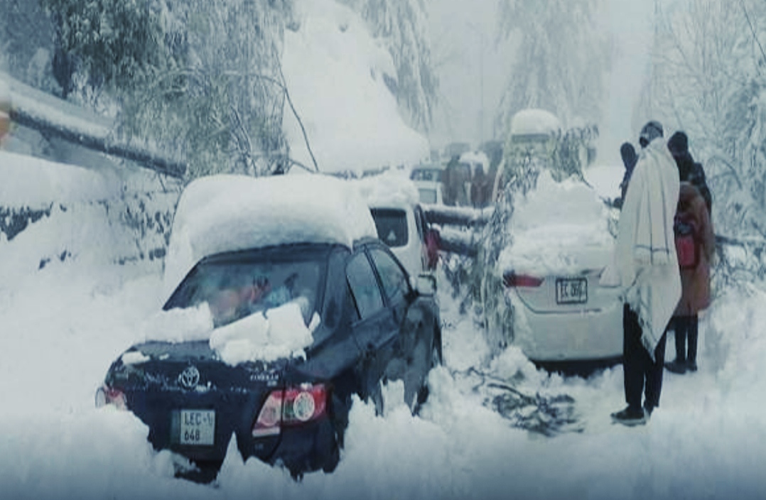 You are currently viewing पाकिस्तान में रिकॉर्ड तोड़ बर्फबारी ने मचाया कहर, जानिए मरने वालों का आंकड़ा पहुंचा कहां तक