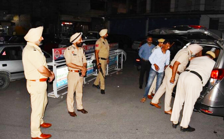 You are currently viewing जुर्म होने पर सबंधित इलाको के एसएचओ होंगे ज़िम्मेदार – पुलिस कमिशनर