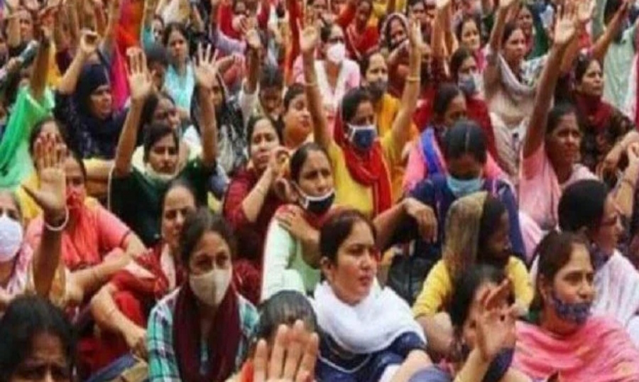 You are currently viewing शिक्षा मंत्री के आवास के सामने प्रदर्शन करने वाले शिक्षकों पर पंजाब सरकार की सख्त कार्यवाही का आदेश