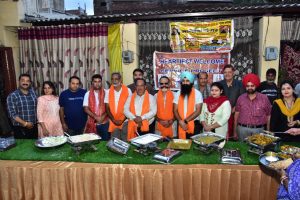 Read more about the article पंजाब रिफ्लैक्शन समाचार पत्र ने अलायंस क्लब जालंधर समर्पण के सहयोग से लगाया तीसरा मासिक लंगर