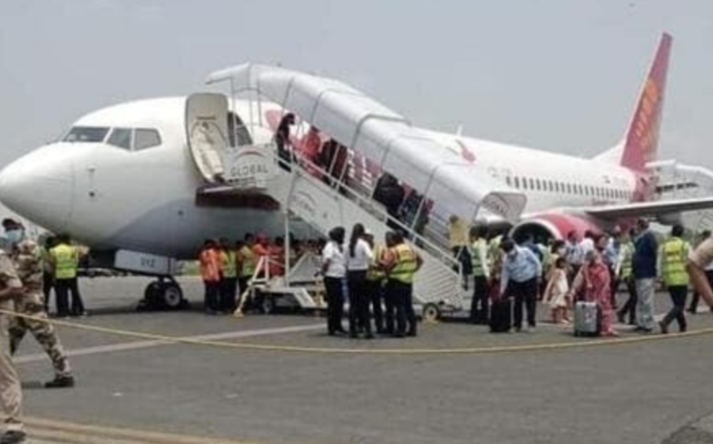 You are currently viewing पटना से दिल्ली के लिए उड़ान भर रहे स्पाइसजेट के विमान में लगी आग, हुई इमरजेंसी लैंडिंग