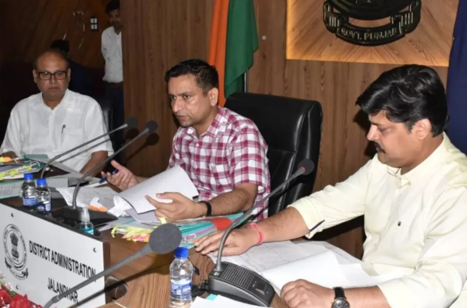 You are currently viewing डिप्टी कमिश्नर ने डेंगू के प्रसार को रोकने के लिए लोगों से माँगा सहयोग