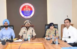 Read more about the article पुलिस कमिश्नर ने अधिकारियों को लंबित आवेदनों का निपटारा करने में तेजी लाने के दिए निर्देश