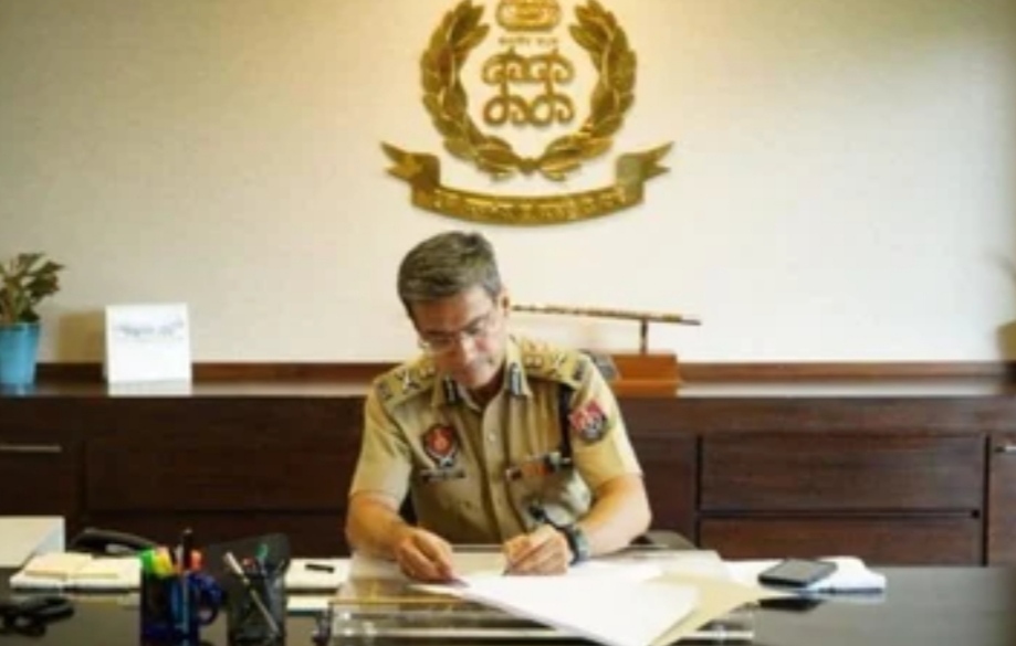 You are currently viewing पंजाब डीजीपी ने लोगों की सुविधा के लिए किया हेल्पलाइन नंबर जारी,रिश्वत लेने वाले पुलिस कर्मचारियों की अब खैर नही