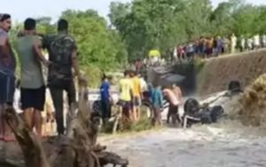 Read more about the article उत्तराखंड के रामनगर में कार नाले में बह गई , 9 लोगों की हुई मौत