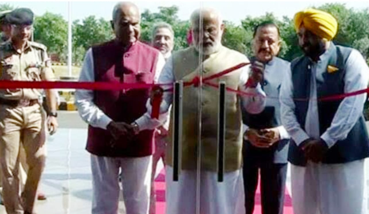 You are currently viewing प्रधानमंत्री नरेन्द्र मोदी ने मोहाली के मुल्लांपुर में होमी भाभा कैंसर हास्पिटल का किया उद्घाटन