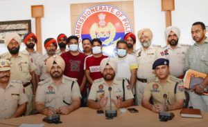 Read more about the article कमिश्नरेट पुलिस ने वाहन चोरी करने वाले गिरोह का किया पर्दाफाश, 4 गाड़ियों समेत तीन काबू