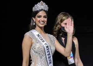 Read more about the article मिस यूनिवर्स हरनाज कौर संधू के खिलाफ हुआ केस दर्ज़ , जानिए वजह