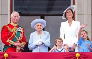 Read more about the article ब्रिटेन की महारानी एलिजाबेथ का निधन , पीछे छोड़ गई अरबों की संपत्ति