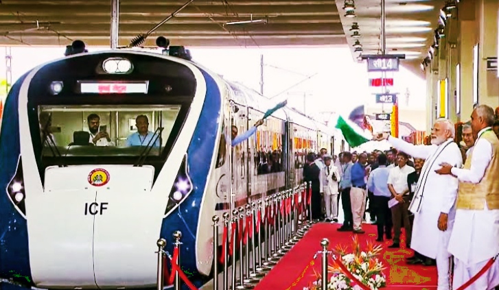 Read more about the article गुजरात : प्रधानमंत्री नरेंद्र मोदी ने वंदे भारत एक्सप्रेस ट्रेन को दिखाई हरी झंडी