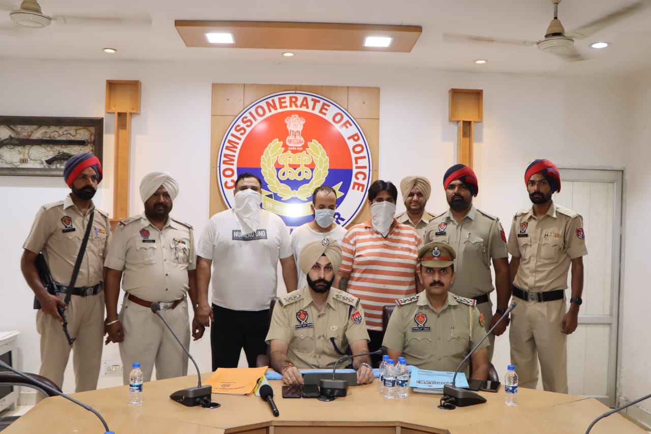 You are currently viewing ਦੀਵਾਲੀ ਦੀ ਰਾਤ ਲੜਾਈ ਝਗੜੇ ਦੌਰਾਨ ਗੋਲੀਆਂ ਚਲਾਉਣ ਵਾਲੇ 3 ਦੋਸ਼ੀ ਗ੍ਰਿਫਤਾਰ