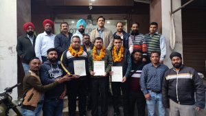 Read more about the article सुमेश शर्मा बने DMA के स्क्रीनिंग कमेटी हेड, गोल्डी जिंदल सेक्रेटरी और अनुराग कौंडल संयुक्त सचिव नियुक्त, अजीत सिंह बुलंद और जसविंदर सिंह आज़ाद ने नवनियुक्त पदाधिकारियों को सौंपे आई डी कार्ड व नियुक्ति पत्र