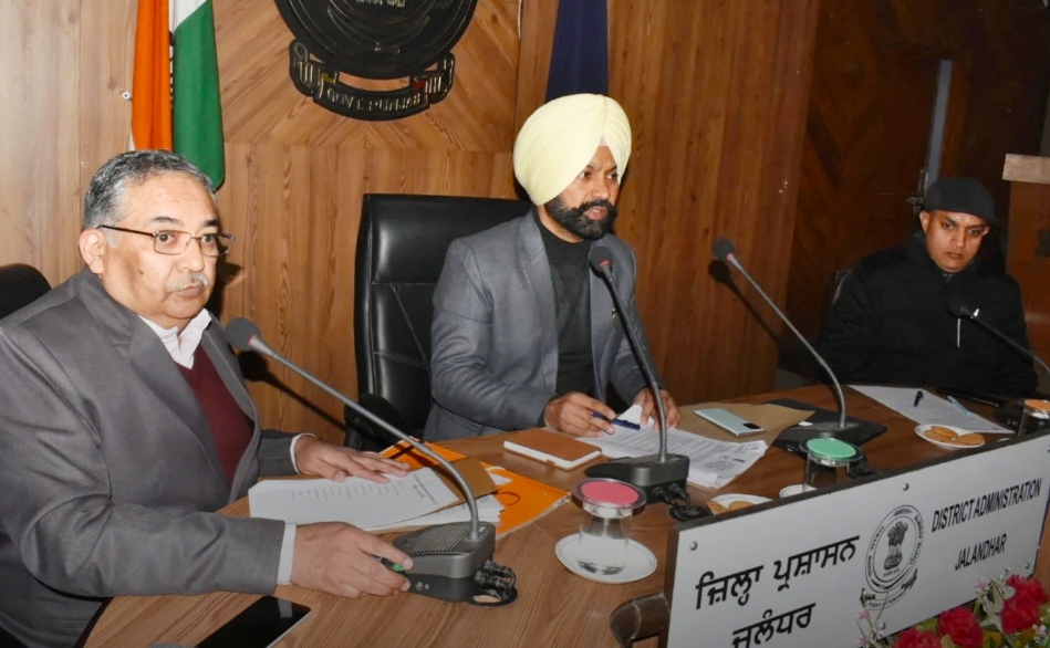 You are currently viewing डिप्टी कमिश्नर ने कोविड की ताजा लहर से निपटने के प्रबंधों की समीक्षा की