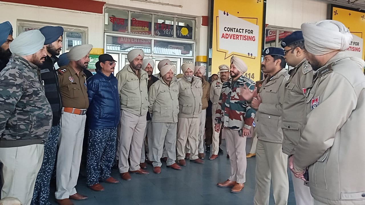 Read more about the article गणतंत्रता दिवस के मद्देनजर शहर में चेकिंग व नाकेबंदी का जायजा लेने पहुंचे : पुलिस कमिश्नर