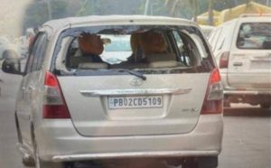 Read more about the article शिरोमणि गुरुद्वारा प्रबंधक कमेटी के प्रधान एच.एस धामी की गाडी पर हुआ पथराव