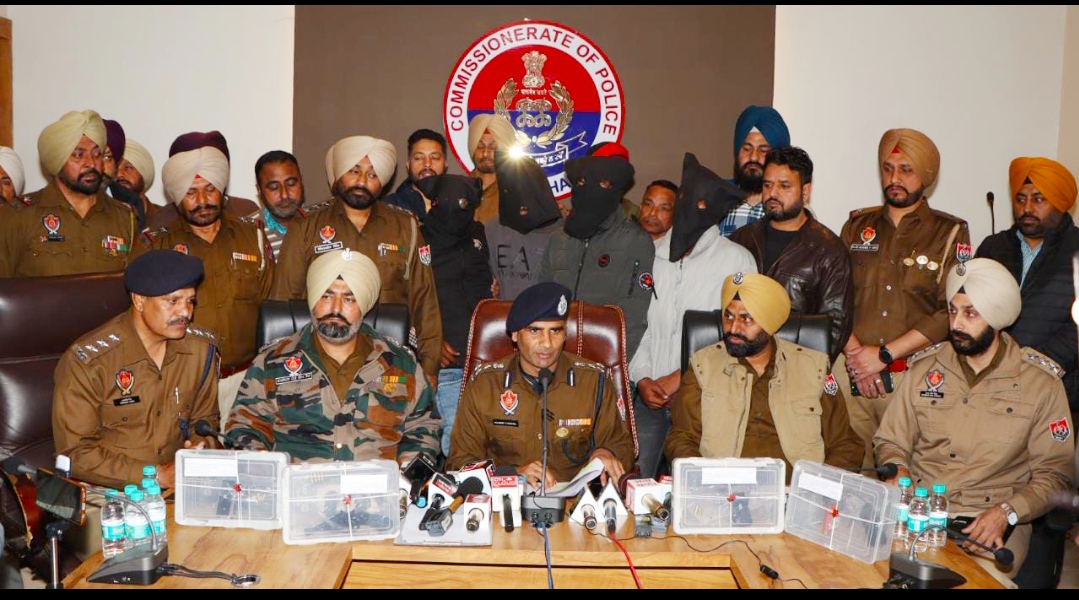 You are currently viewing जालंधर के अमृत विहार गोलीकांड मामले को पुलिस ने 24 घंटे में सुलझाया , 4 लुटेरे किए गिरफ्तार