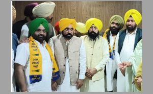 Read more about the article ਜਲੰਧਰ ਤੋਂ ਕਾਂਗਰਸ ਨੂੰ ਵੱਡਾ ਝਟਕਾ, ਸੀਨੀਅਰ ਲੀਡਰ ਮਲਵਿੰਦਰ ਸਿੰਘ ਲੱਕੀ ਆਮ ਆਦਮੀ ਪਾਰਟੀ ਵਿੱਚ ਸ਼ਾਮਲ