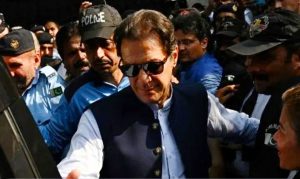 Read more about the article बड़ी खबर : पाकिस्तान के पूर्व प्रधानमंत्री इमरान खान को गिरफ्तार करने पहुंची पुलिस