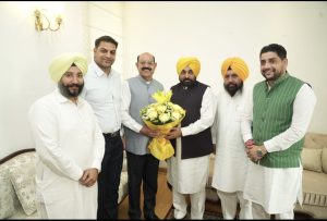 Read more about the article जालंधर में भाजपा को बड़ा झटका , मोहिंदर भगत AAP पार्टी में हुए शामिल