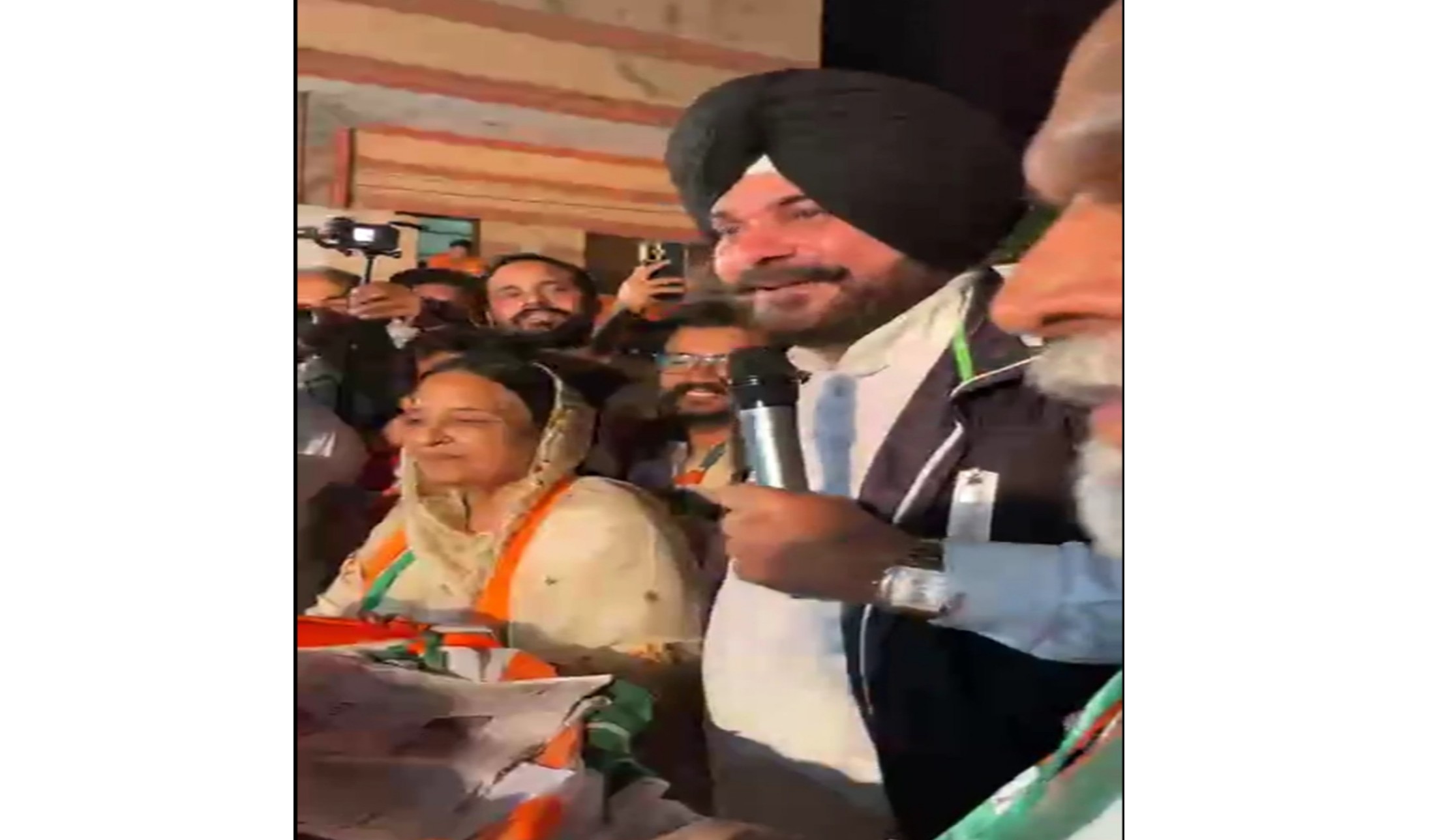 You are currently viewing भार्गव कैंप में कांग्रेस की जनसभा में नवजोत सिद्धू गरजे , कर्मजीत कौर के पक्ष में मांगें वोट